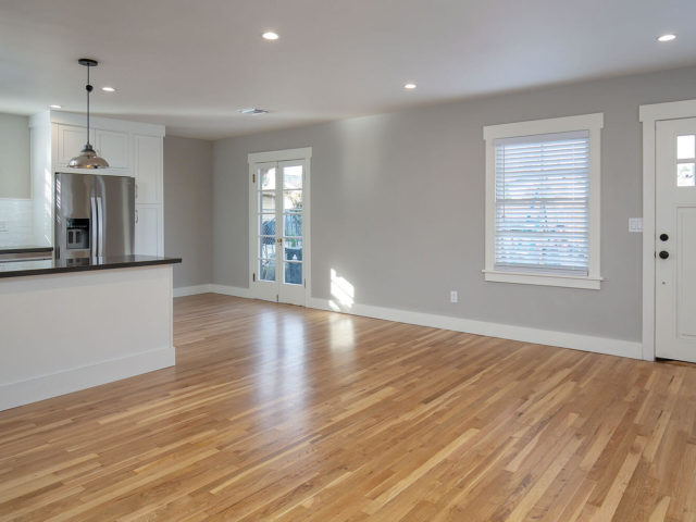 5109 Lincoln after living room