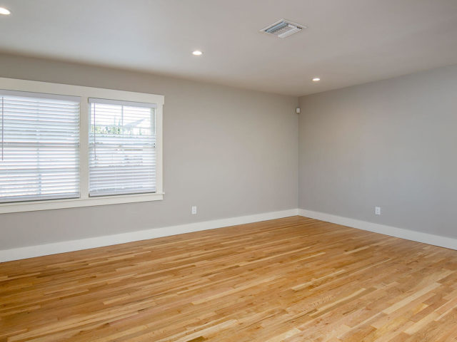 5109 Lincoln after living room