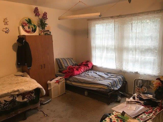 5109 Lincoln before bedroom